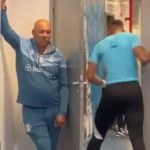 Goleiro Adriel dá soco em porta do vestiário do Grêmio; Renato desconversa