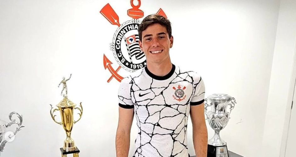 Corinthians encaminha empréstimo de goleiro da base à Roma, da Itália