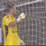 Goleiro faz gol contra bizarro em jogo decisivo na Alemanha; assista