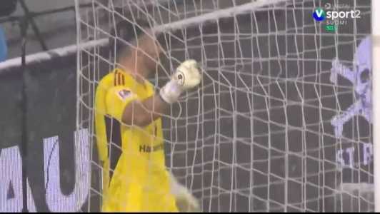 Goleiro do Hamburgo faz gol contra bizarro na Segunda Divisão Alemã