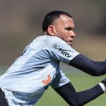 Suspeita de extorquir Everson pediu R$ 500 mil e postou foto de goleiro nu