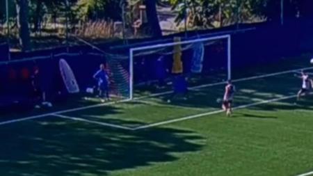 Goleiro Gabriel Brazão fez grandes defesas em treino na Itália