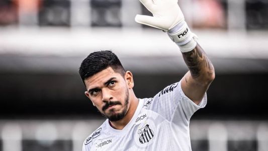Goleiro João Paulo foi destaque do Santos no empate com o Atlético