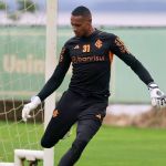 Após a contratação de Rochet, Inter deve exercer a compra do goleiro John