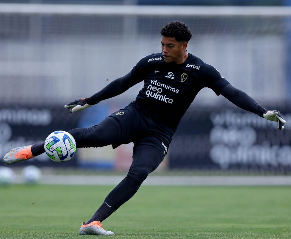 Jovem goleiro do Corinthians inicia transição e tem retorno esperado para julho