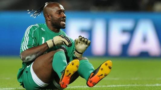 Goleiro Kidiaba durante vitória do Mazembe sobre o Internacional