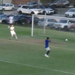 Goleiro do Cruzeiro comete falha bisonha e faz gol contra em clássico contra Atlético; assista