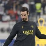 PSG vai homenagear goleiro Sergio Rico após grave acidente