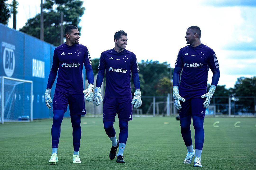 O que novo goleiro do Cruzeiro pensa sobre concorrência com Rafael Cabral