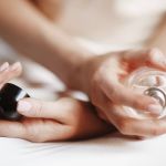 Dia da Mulher: golpe oferece perfume e vale-compras