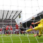 Arsenal derrota Newcastle e fica a um ponto da liderança da Premier League