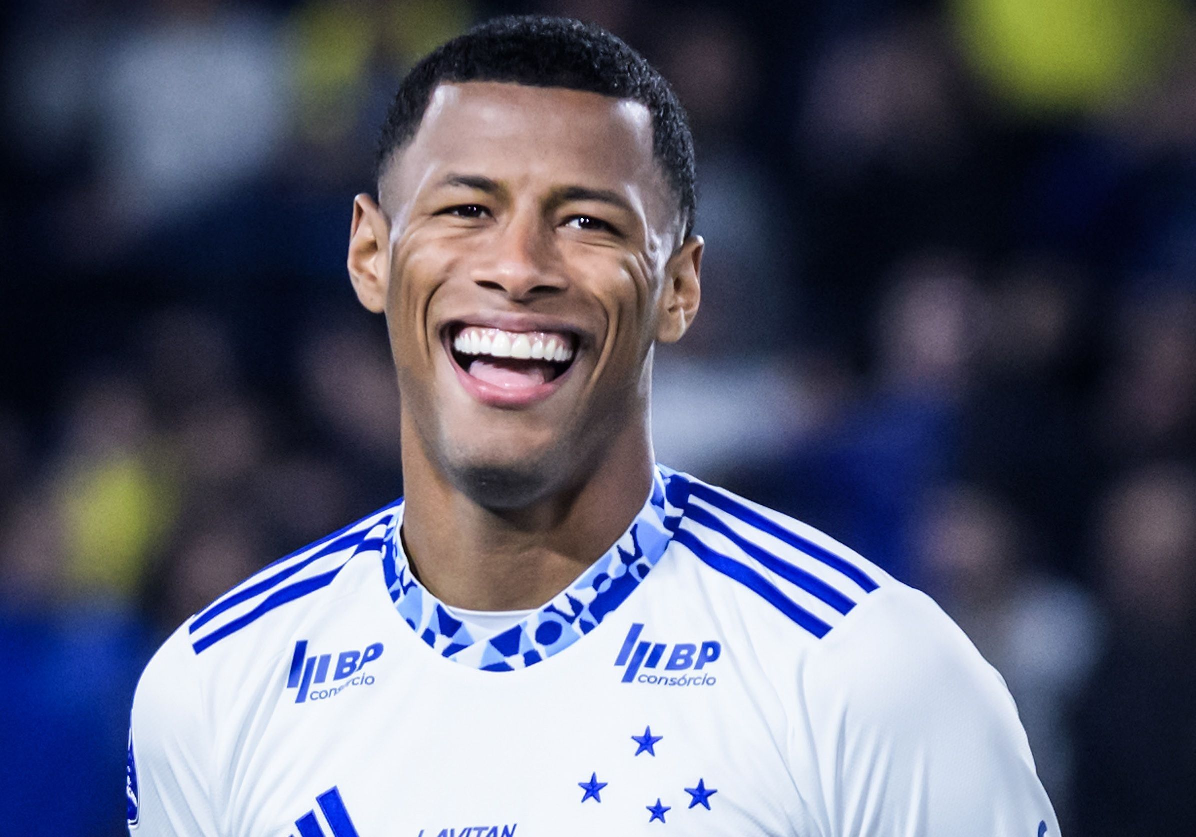 Quanto o Cruzeiro deseja receber por Arthur Gomes, que tem oferta de clube russo