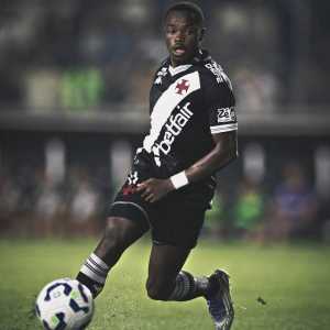 Andrés Gómez já soma seis assistências com a camisa do Vasco