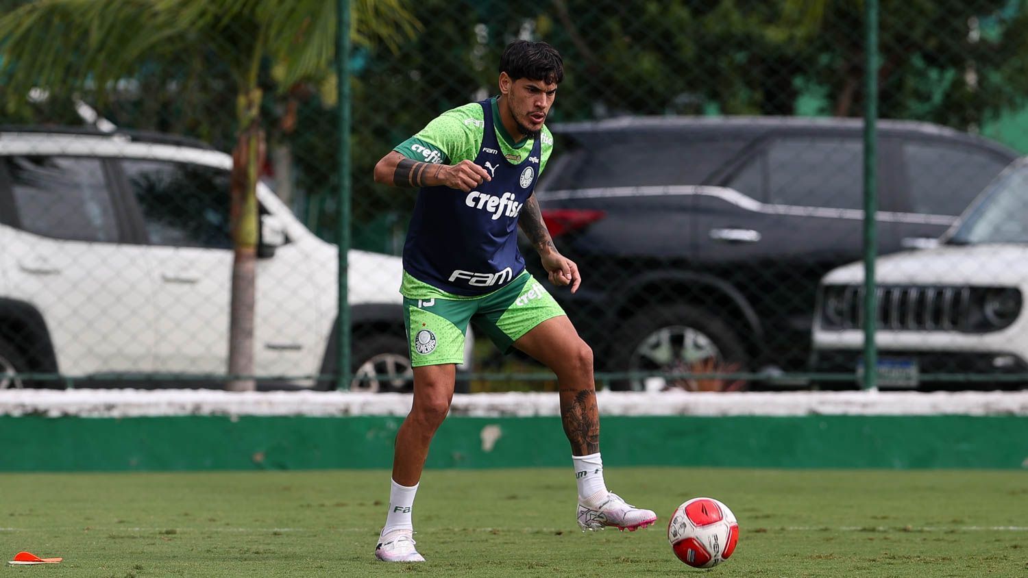 Às vésperas de semifinal no Paulista, Gómez inicia transição física no Palmeiras