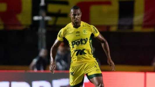 Zagueiro Luiz Otávio em campo pelo Mirassol na temporada 2025