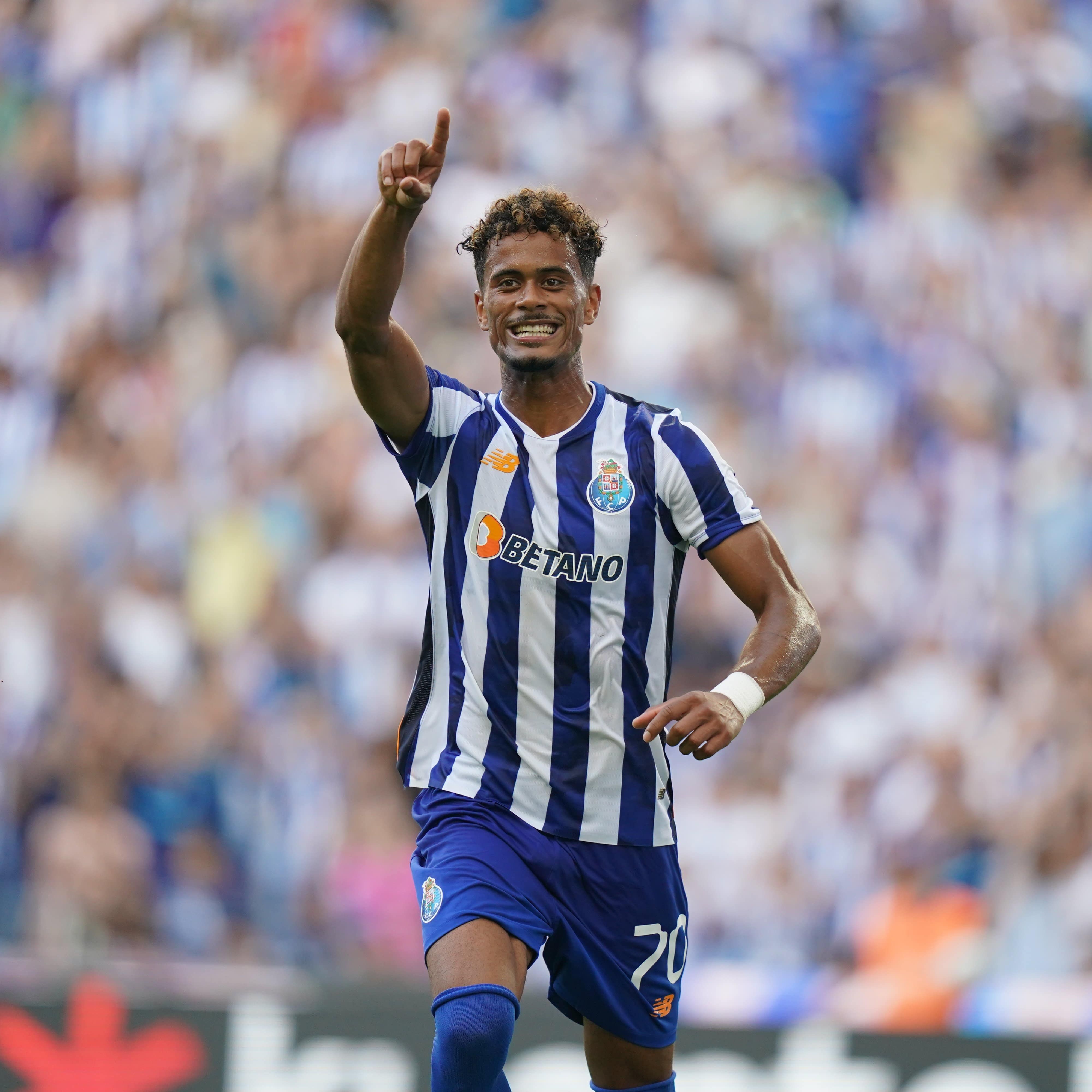 Alvo do Botafogo, atacante português fecha com o Feyernoord