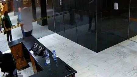 Gonçalves Dias aparece em imagens de câmeras internas do Palácio do Planalto no dia 8 de janeiro