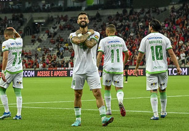 Presidente do América abre o jogo sobre Mastriani: 'Não tenho intenção de vender'