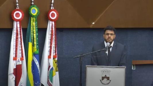 Gordin fez juramento oficial aos colegas e assinou o termo de posse