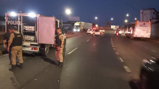 Motociclista morre em batida na Via Expressa; garupa fica ferido