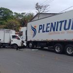 Motorista fica preso às ferragens após batida na Pampulha, em BH