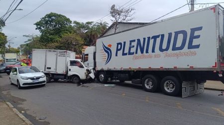 Motociclista morre em batida na Via Expressa; garupa fica ferido