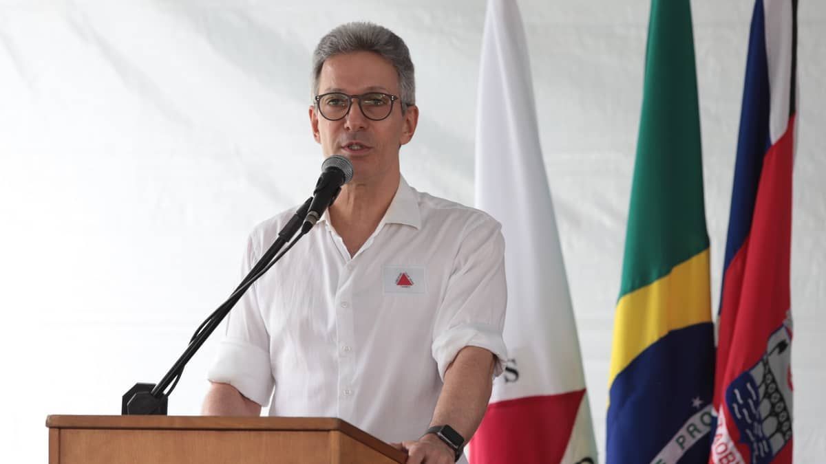 Zema assina acordo que flexibiliza uso de verbas da Saúde enviadas a prefeituras de Minas