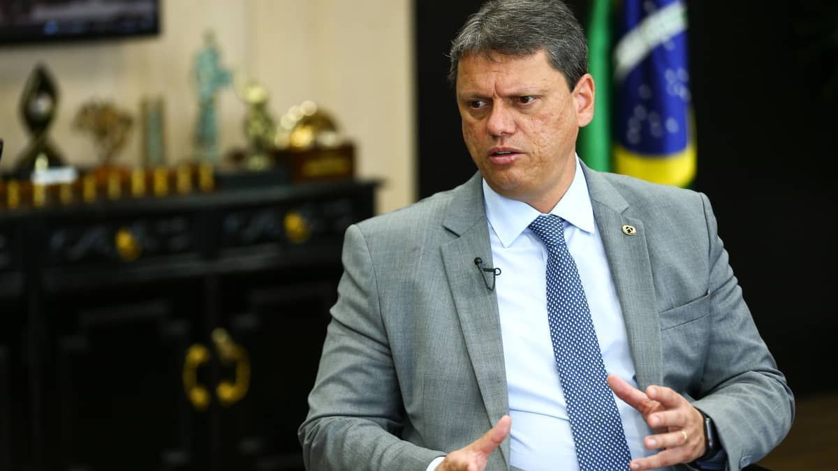 Reforma política é fundamental para o desenvolvimento do Brasil, diz Tarcísio de Freitas em fórum em Lisboa