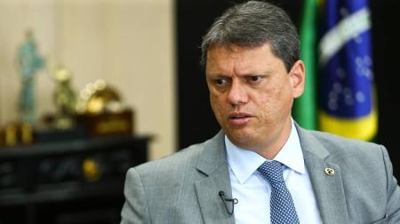 Governador de São Paulo, Tarcísio de Freitas, foi liberado pelos médicos e continua com agendas na Europa