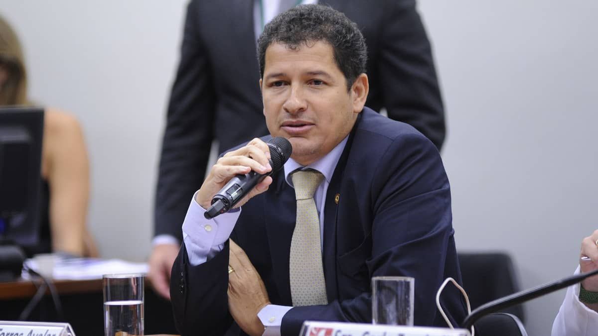 Governador do DF suspende férias de secretário de segurança para ele voltar a tempo do 7 de Setembro