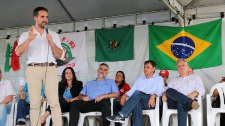 Governador do Rio Grande do Sul, Eduardo Leite, repudiou declarações xenófobas de vereador de Caxias do Sul