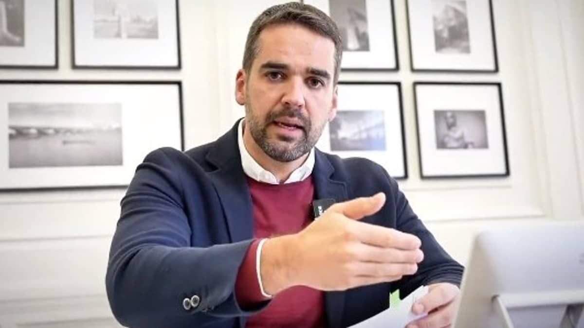 Eduardo Leite entra com ação no MP contra Jean Wyllys por ato de homofobia