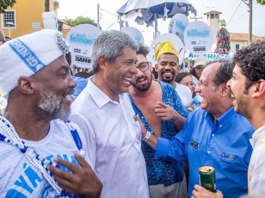 Governador da Bahia sanciona lei que proíbe pistola de água no carnaval