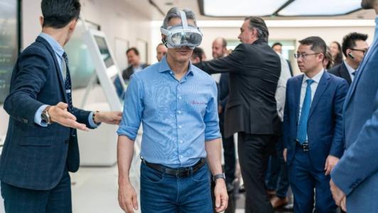 Governador Romeu Zema visitou fábrica da Huawei na China