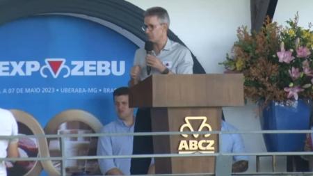 Governador Romeu Zema criticou invasões de terras e alfinetou governo Lula