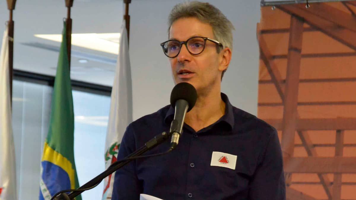 Zema diz que governo Lula pode ter feito 'vista grossa' em invasões das sedes dos Três Poderes