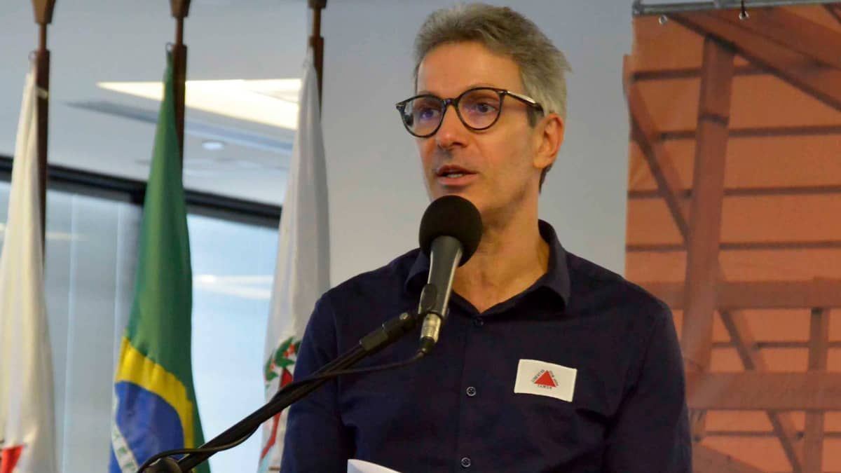 Zema comemora superávit de R$ 2,2 bi, mas diz que valor da dívida continua grave