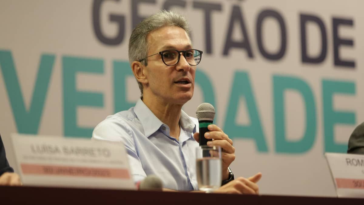 Zema sanciona Reforma Administrativa e nomeia ex-deputados Marcelo Aro e Guilherme da Cunha