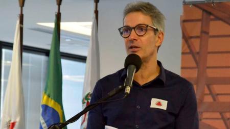 Governador Romeu Zema questionou decisão de Moraes de mandar afastar governador do DF