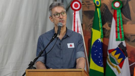 Governador Romeu Zema questionou se governo Lula fez 'vista grossa' no dia dos ataques aos Três Poderes
