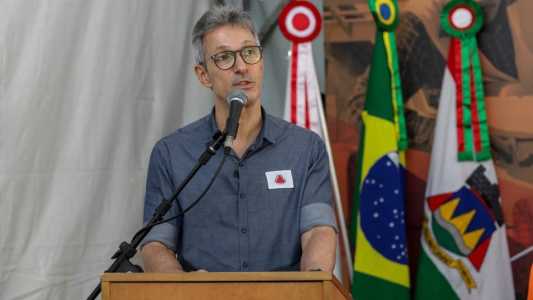 Governador Romeu Zema questionou se governo Lula fez 'vista grossa' no dia dos ataques aos Três Poderes