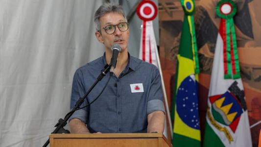 Governador Romeu Zema questionou se governo Lula fez 'vista grossa' no dia dos ataques aos Três Poderes