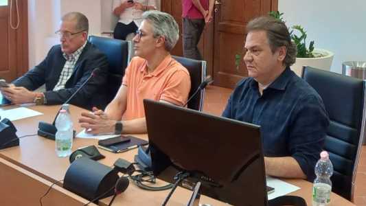 Governador se reuniu neste sábado com representantes do grupo Stellantis, na Itália