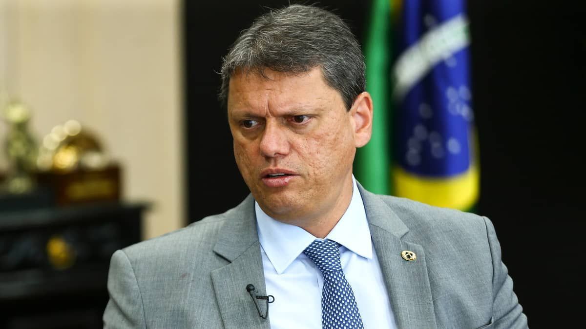 'Em alguns pontos, não sabemos o que sobrou da Rio-Santos', diz governador de São Paulo 