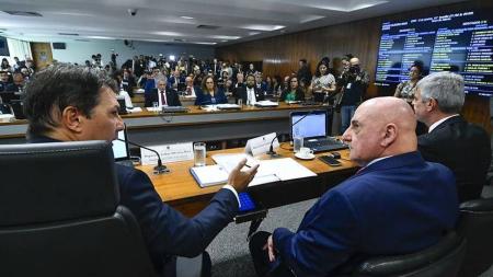 Governistas veem falha, mas não dolo de G. Dias no 8/1; oposição pede prisão de ex-ministro.