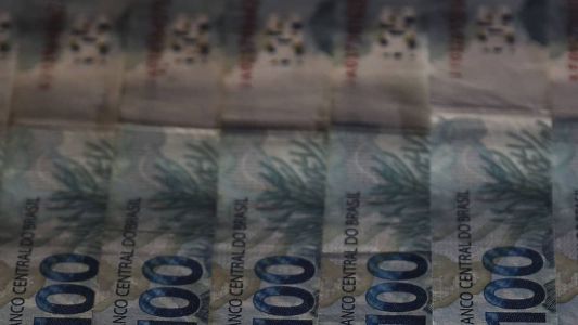 Governo anuncia antecipação do 13º para 30 milhões de beneficiários.