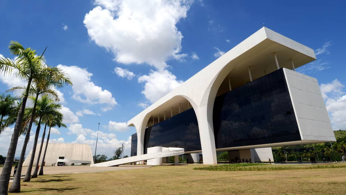 Tensão em projetos de recomposição do funcionalismo mineiro