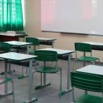 Governo de SP volta atrás e diz que vai usar livros didáticos físicos do MEC