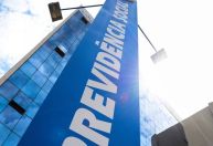 INSS paga 13º salário a aposentados e pensionistas a partir desta sexta (24)