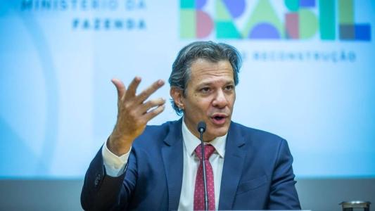 Governo, financeiras e varejistas debatem soluções para diminuir juros do cartão de crédito.